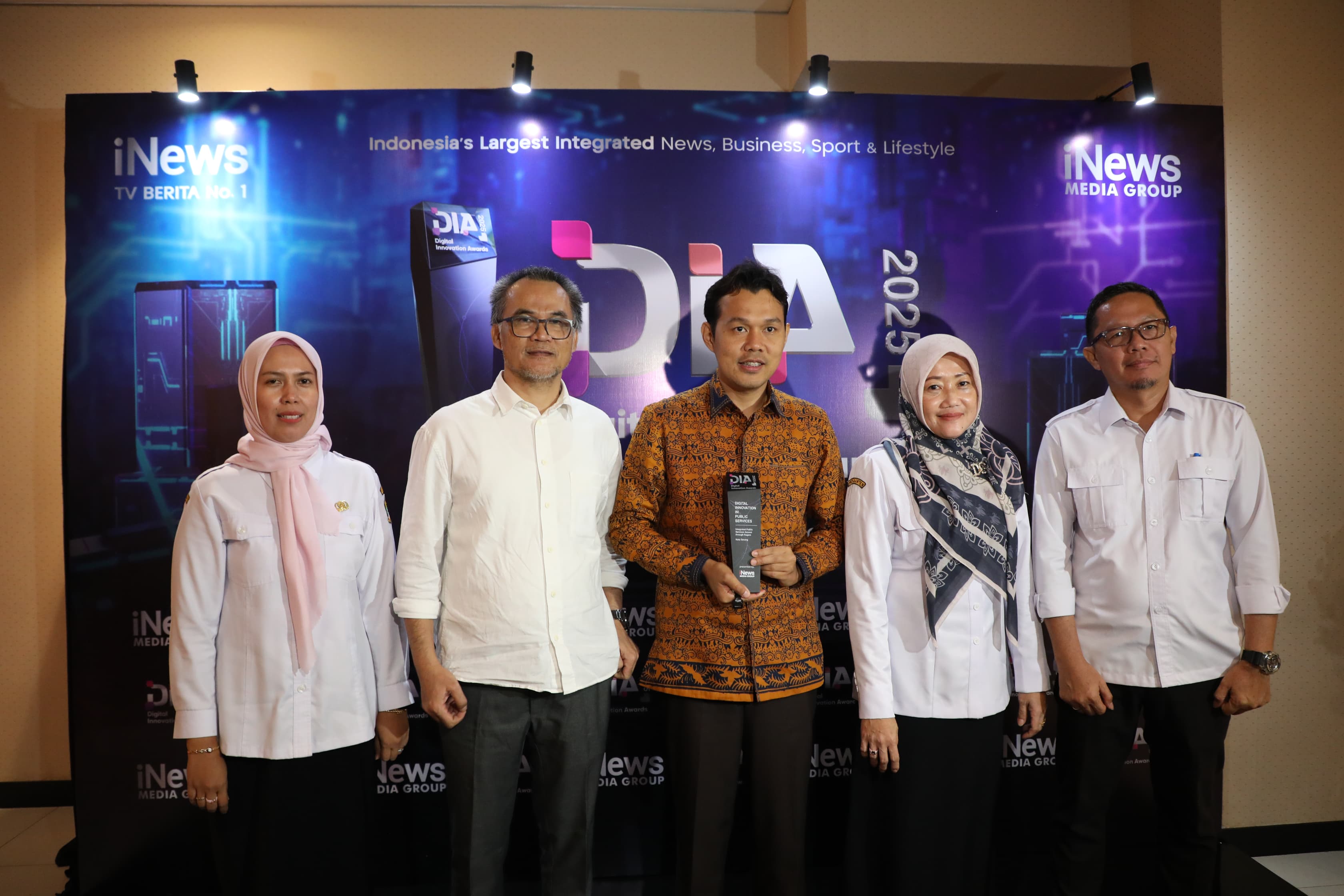 PEMKOT SERANG RAIH PENGHARGAAN KATEGORI INOVASI DIGITAL TERBAIK DARI DIGITAL INNOVATION AWARDS 2025, AGIS: PEMICU DAN MOTIVASI UNTUK LEBIH BAIK!
