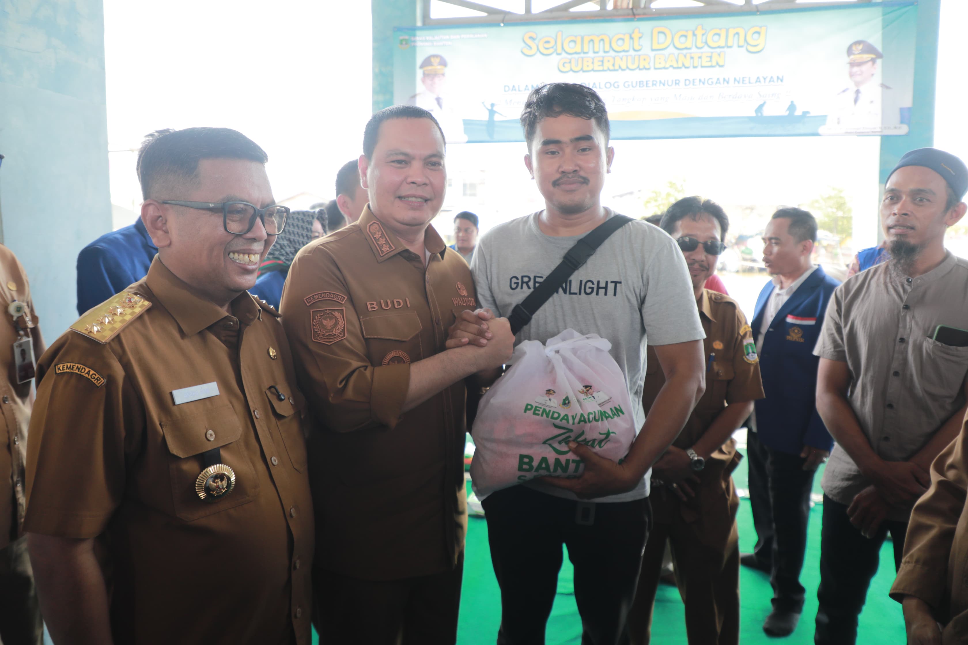 WALI KOTA SERANG DAMPINGI GUBERNUR BANTEN DALAM DIALOG NELAYAN: WUJUD KOMITMEN DUKUNH KESEJAHTERAAN PESISIR