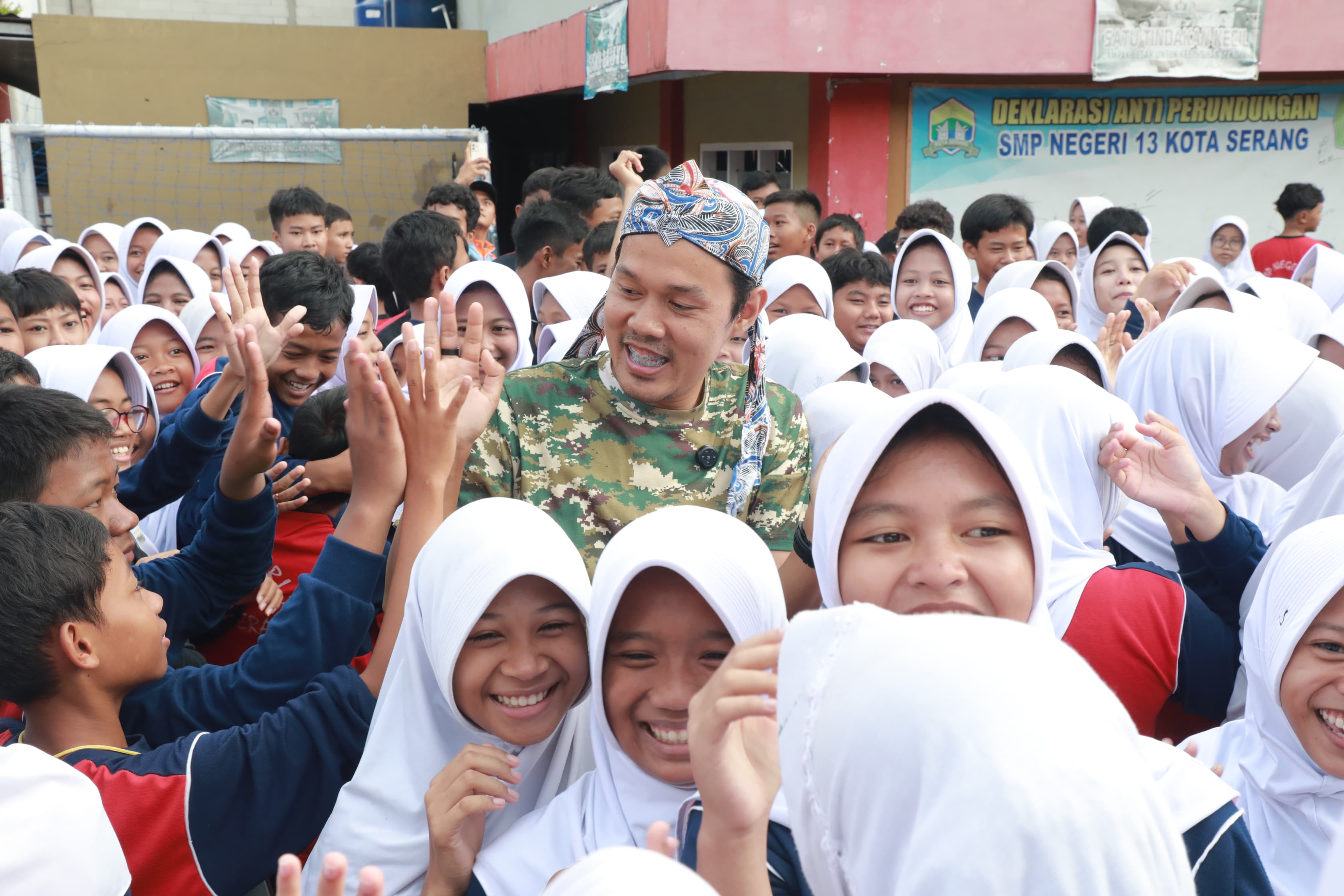 MONITORING MBG, WAKIL WALI KOTA AGIS DISERBU RATUSAN SISWA SMPN 13 KOTA SERANG