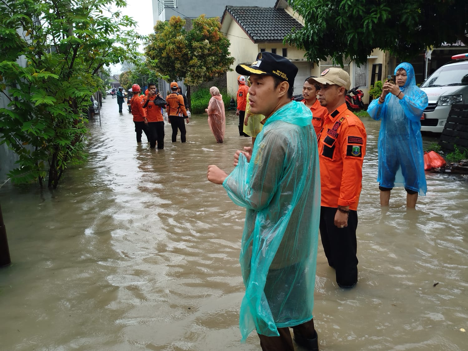 Banjir Masih Melanda Kota Serang, Agis Gerak Cepat Temui Warga Grand Sutera