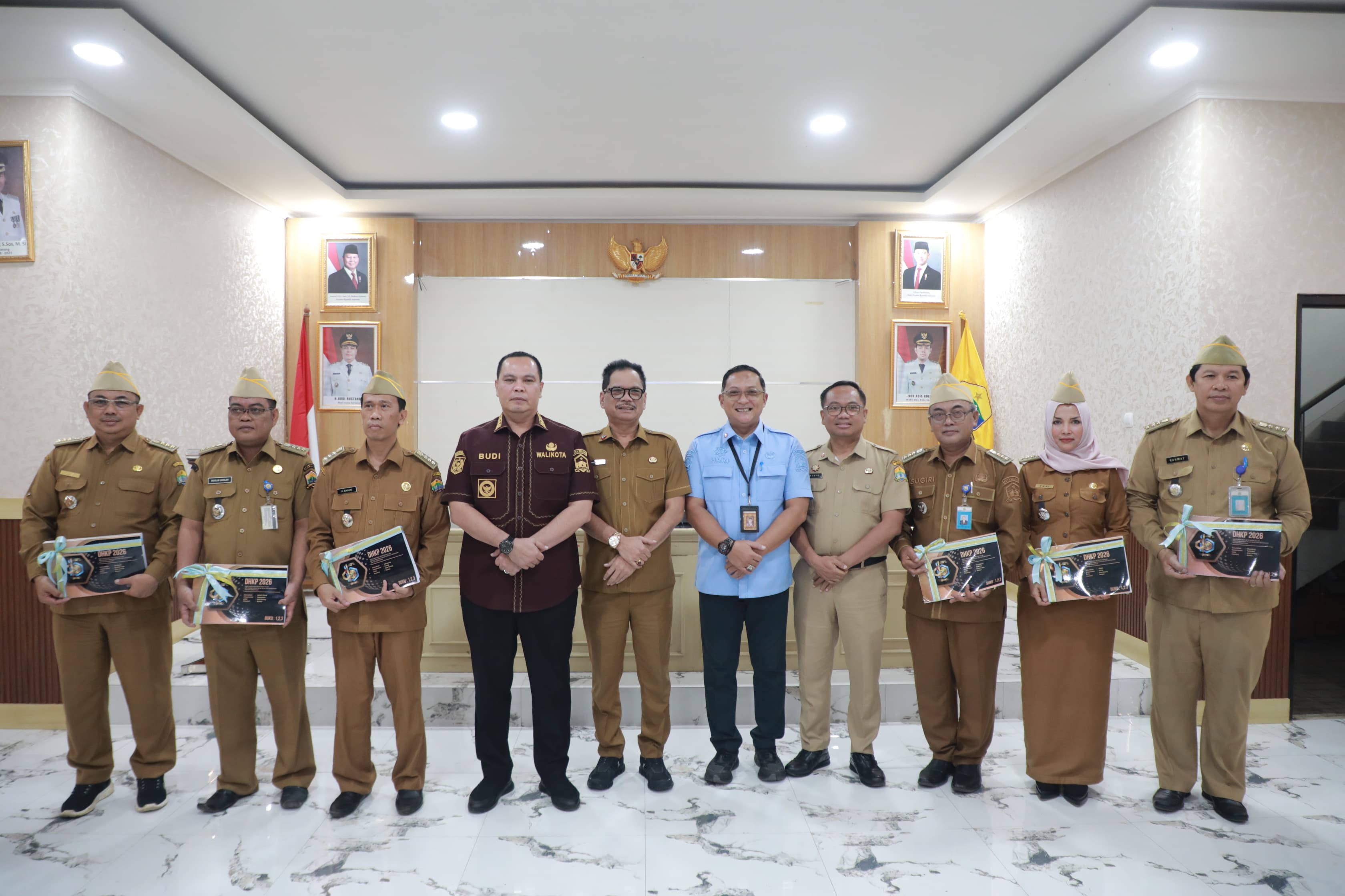 Pemkot Serang Serahkan DHKP PBB P-2 Tahun 2026, Wali Kota Serang: Jadikan Tonggak Pengembangan PAD