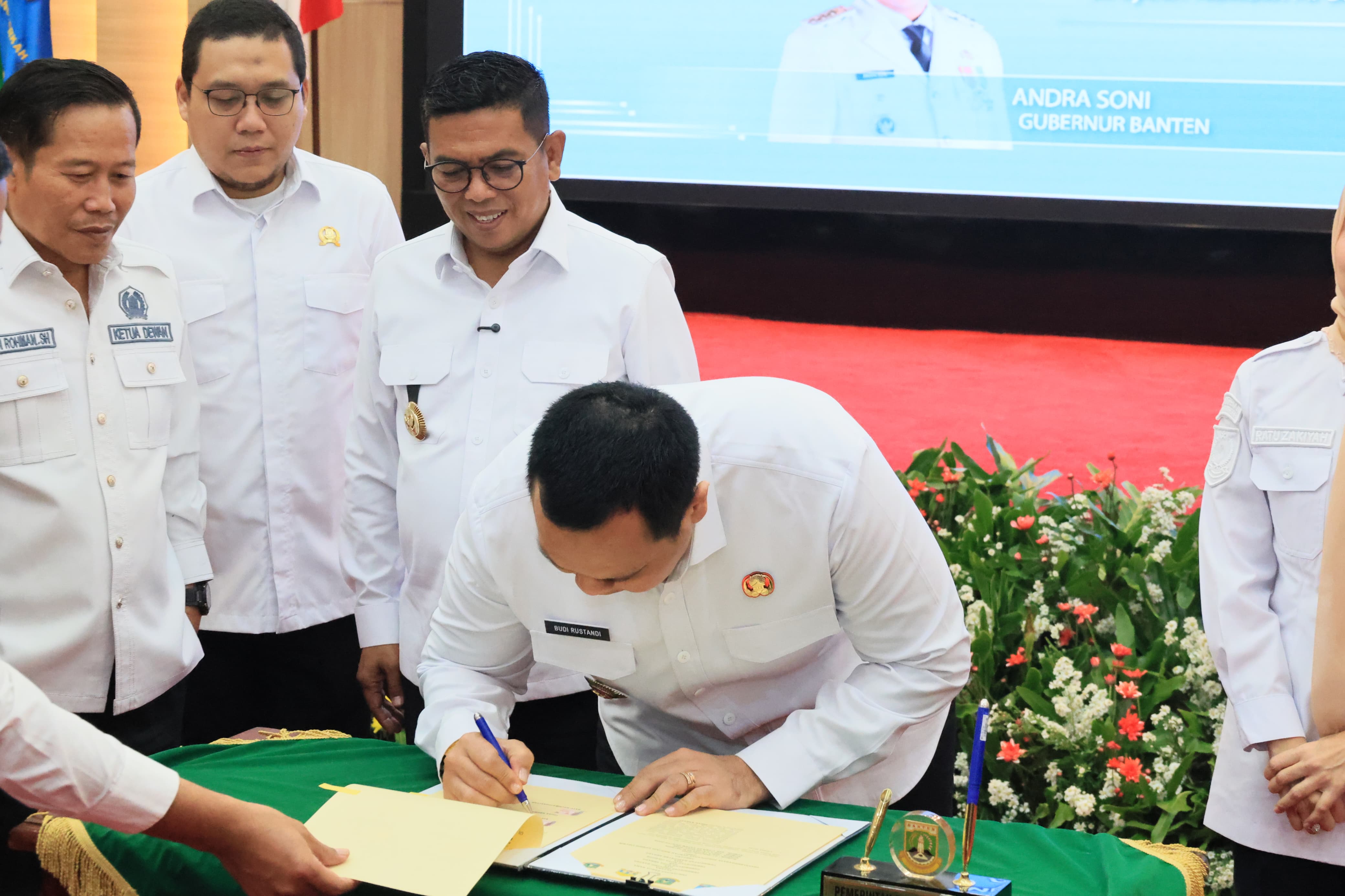 Serang Tancap Gas Penanganan Sampah, Wali Kota Hadiri Penandatanganan Kerja Sama PSEL Se-Banten