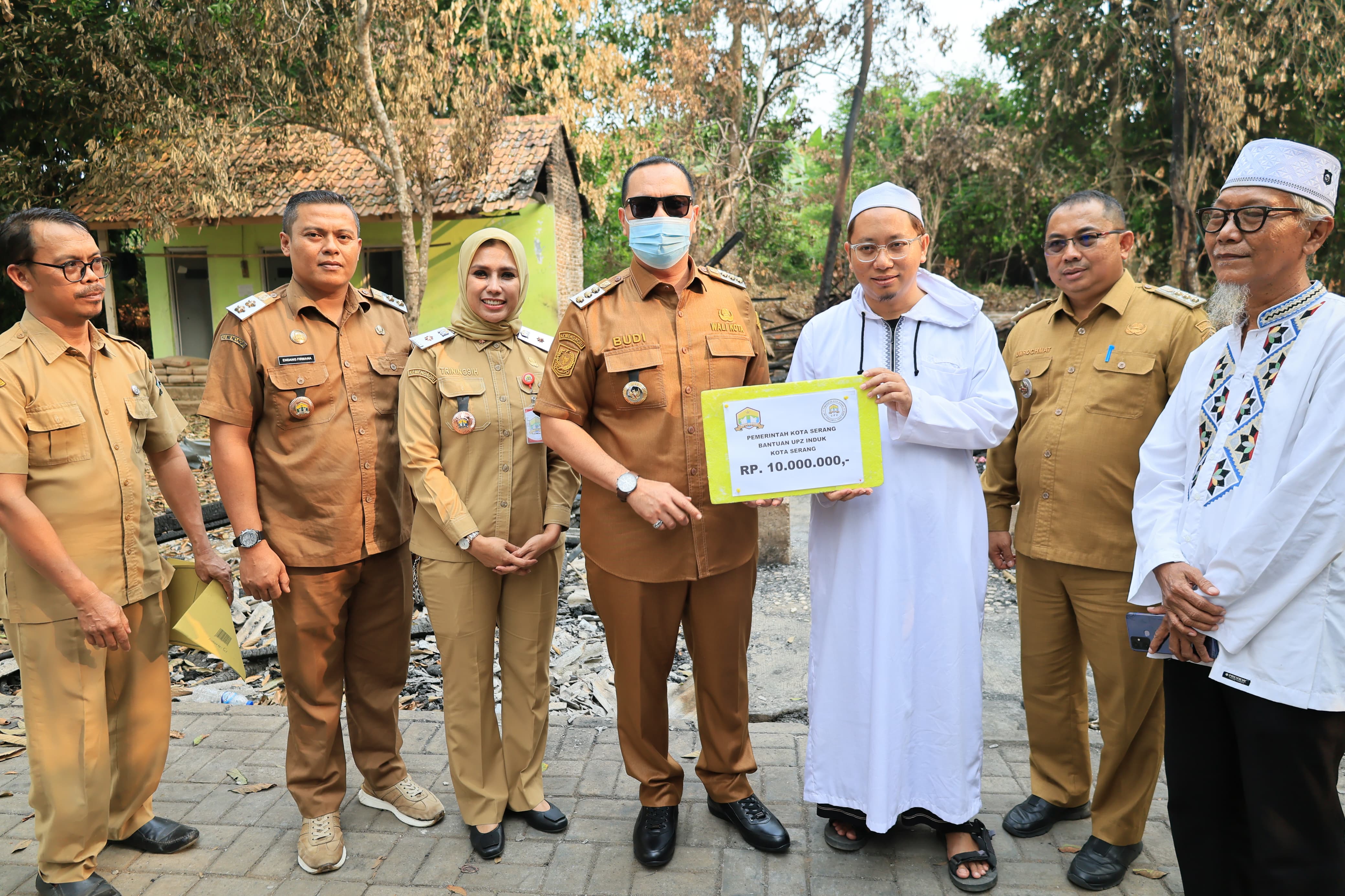 Pasca-Kebakaran Ponpes An-Nabawiyah, Wali Kota Serang Bergerak Cepat Salurkan Bantuan