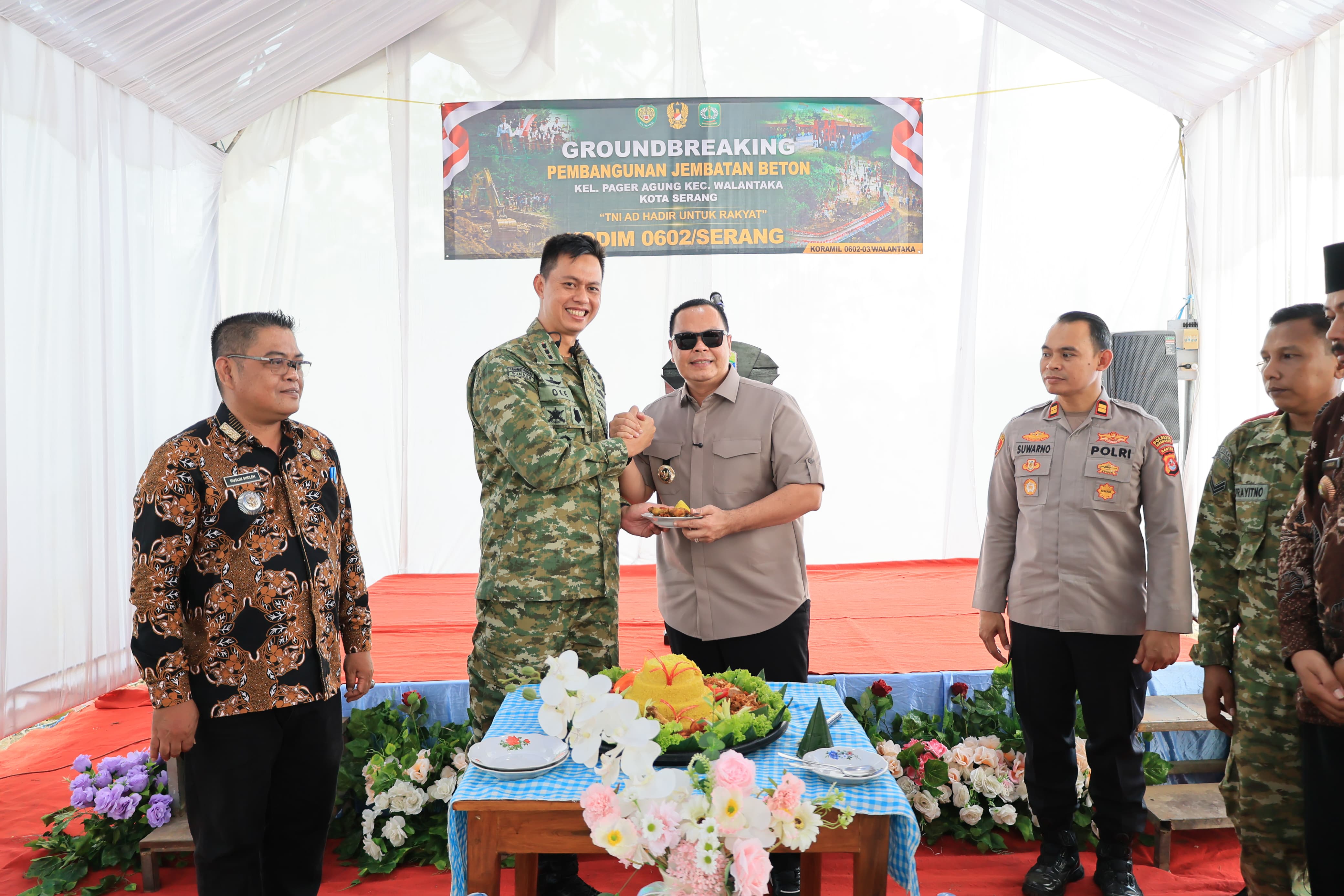 Wali Kota Serang dan Kodim 0602 Groundbreaking Jembatan Beton di Walantaka