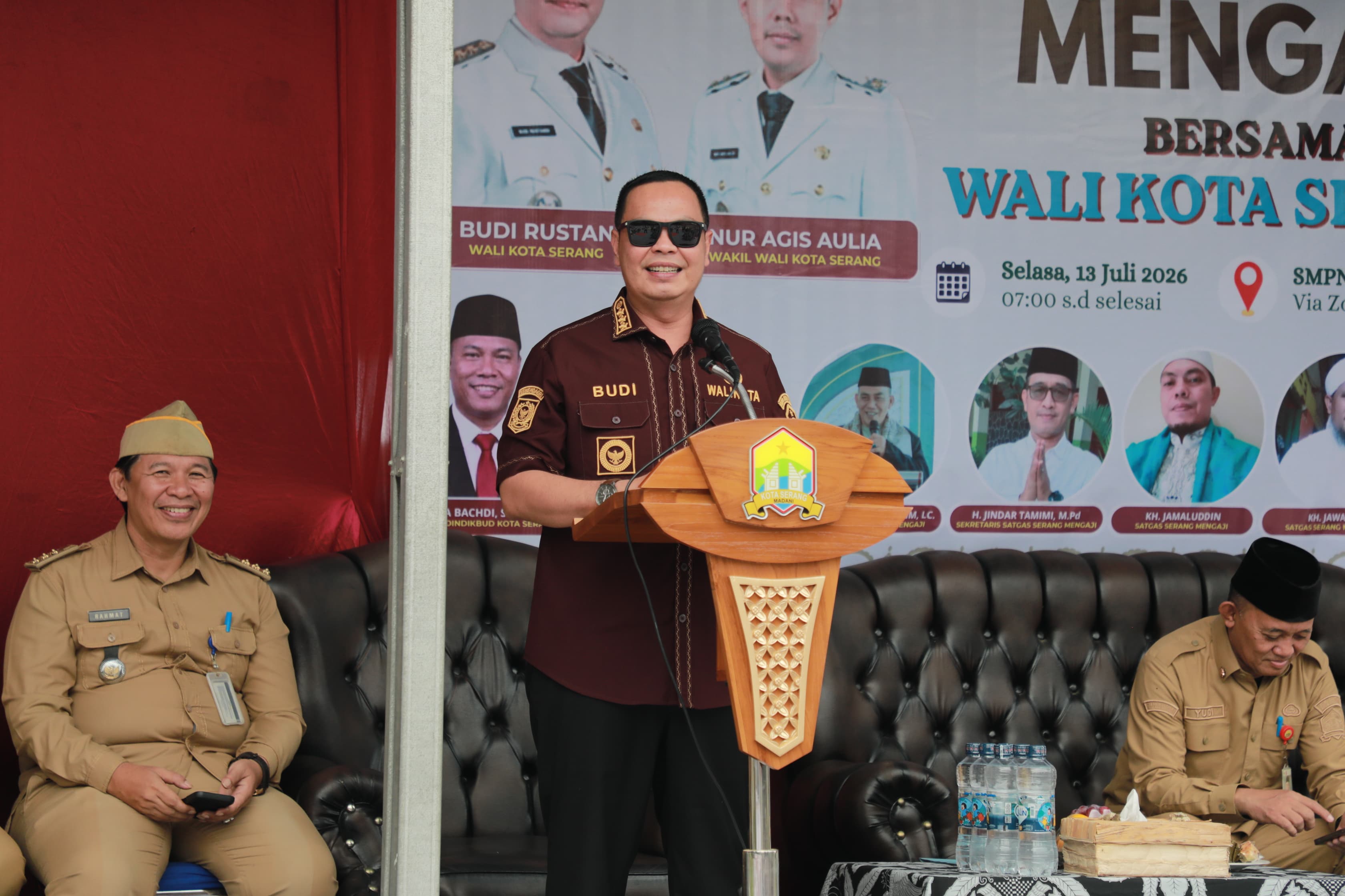 Wali Kota Serang Budi Rustandi meminta sekolah menggelar salat duha dan tadarus Al-Qur’an setiap Rabu sebelum kegiatan belajar dimulai.