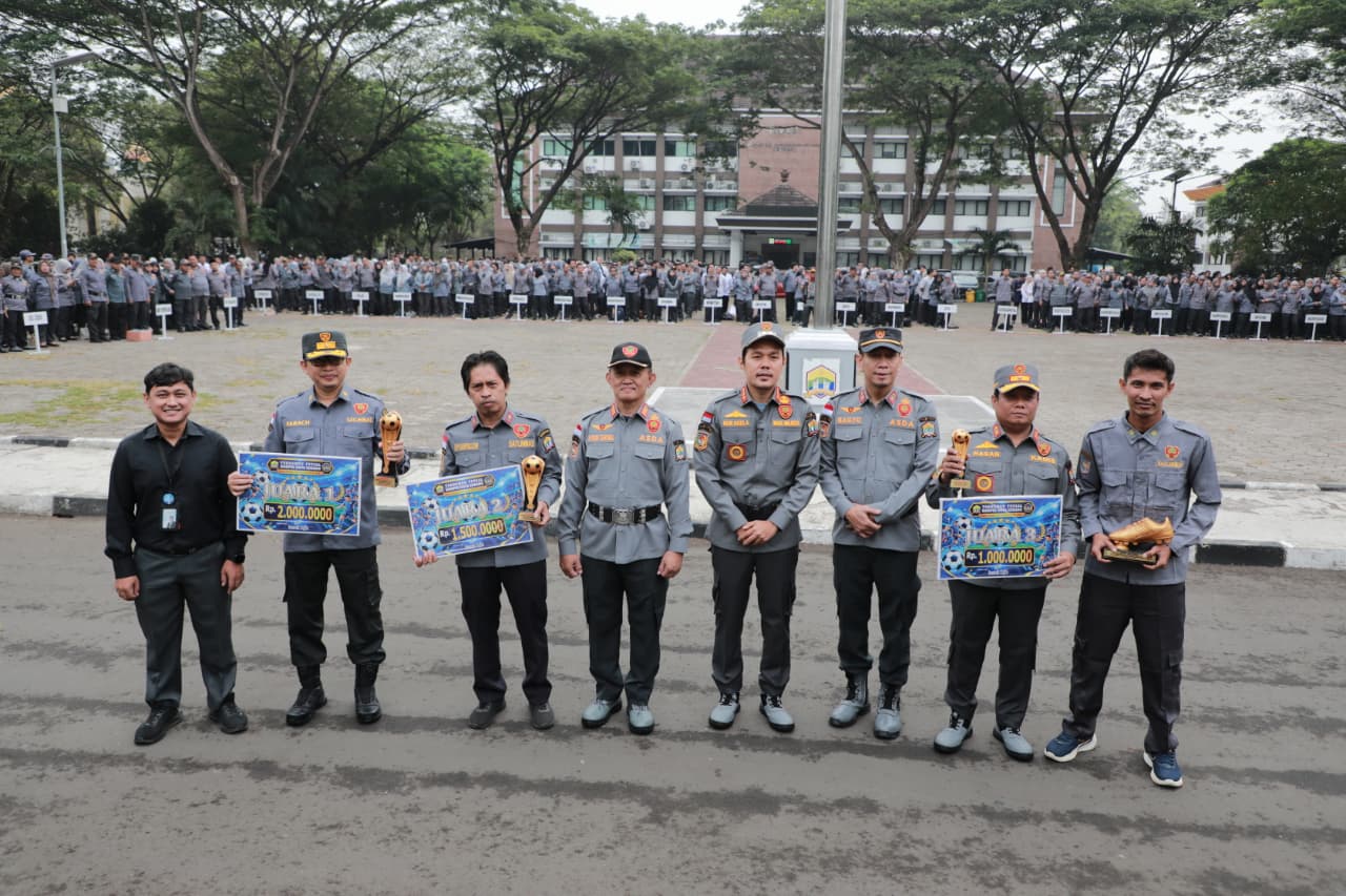 Pemerintah Kota (Pemkot) Serang memberikan penghargaan kepada perangkat daerah dengan kinerja terbaik dalam pengelolaan kearsipan, Penghargaan tersebut disampaikan langsung oleh Wakil Wali Kota Serang, Nur Agis Aulia