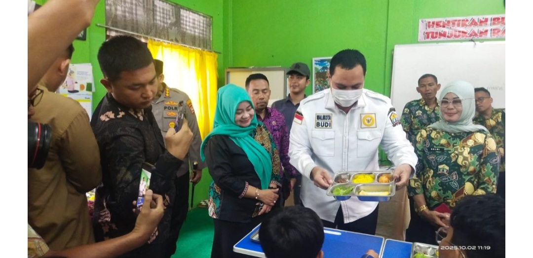 WALIKOTA BUDI RUSTANDI SIDAK SEKOLAH, PASTIKAN MBG DI KOTA SERANG SEGAR DAN SEHAT
