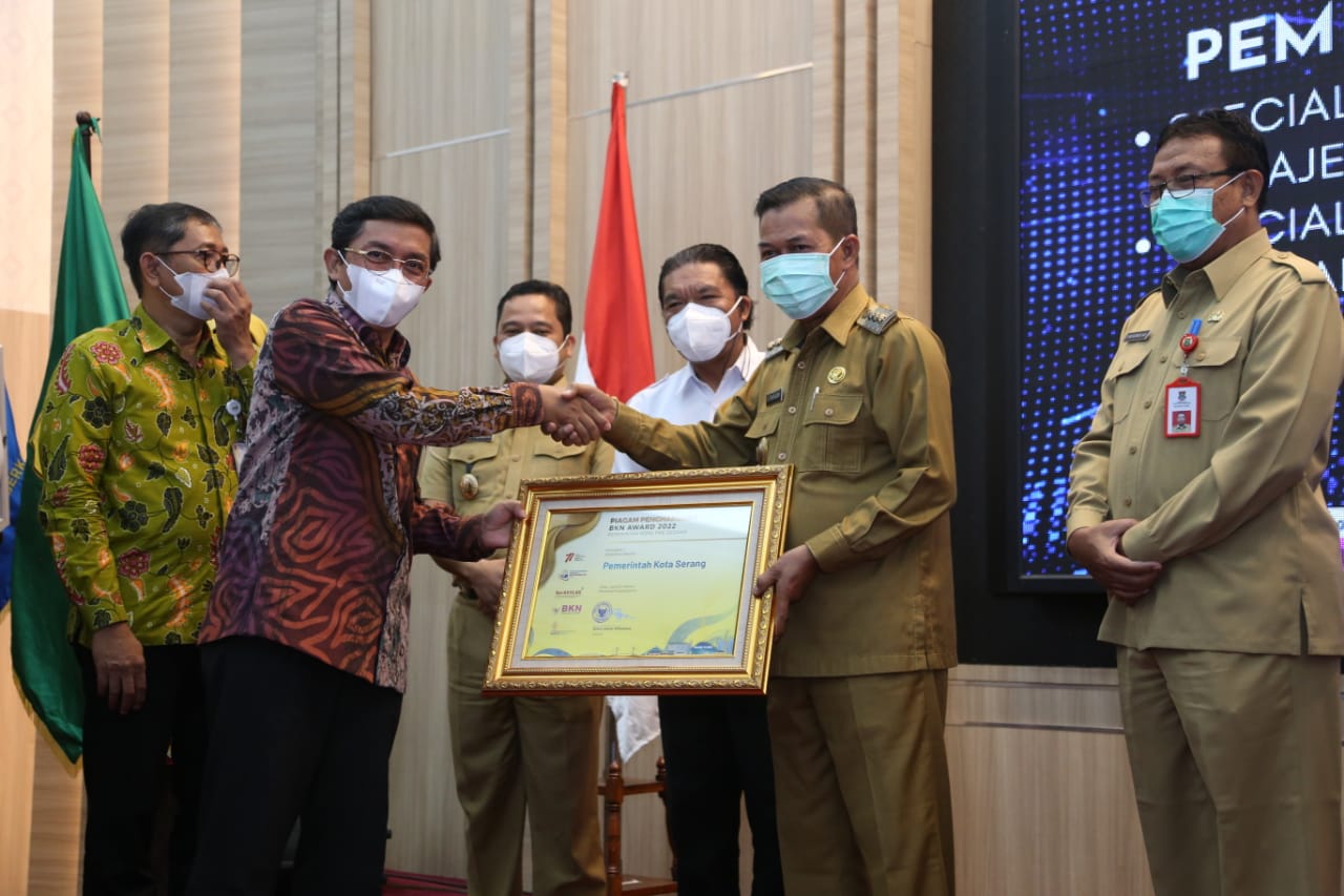 Pemerintahan Kota Serang Menerima Dua Penghargaan Dari BKN Awards Tahun 2022